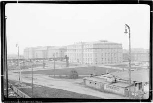 Bau Me 24 Verwaltungsgebäude und Laboratorium, Blick von Bau Me 288 Wasserreinigungsanlage