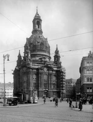 Dresden, Frauenkirche : Dresden-Altstadt. Frauenkirche am Neumarkt. Straßenbild