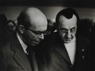 Bruno Apitz und Alexander Abusch : VII. Schriftstellerkongress der DDR vom 14.11.-16.11.1973 in Berlin
