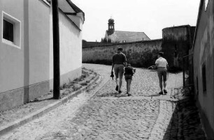 Bad Dürkheim: Aufgang zur Kirche im Ortsteil Grethen