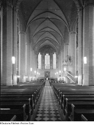 Demmin. St.-Bartholomaei-Kirche. Blick zum Altar