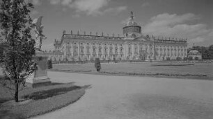 Potsdam. Sanssouci, Neues Palais, Gartenfront