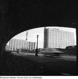 Hochhaus Terrassenufer (verschiedene Ansichten, Blick von oben, Modell der Carola-Brücke?, Spielplatz, Brückenskulptur der alten Carolabrücke)