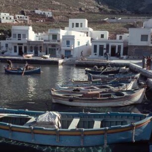 Sifnos. Hafenort Kamarés im Nordwesten der Insel
