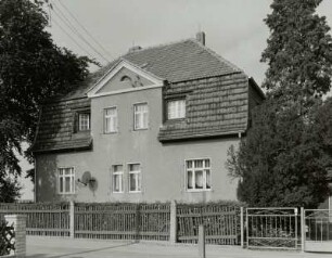 Heidenau-Kleinsedlitz. Wohnhaus, Pechhüttenstraße 36. Straßenansicht