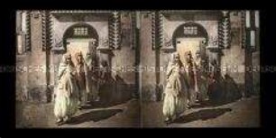 Frauen am Eingang der Grabmoschee des Sidi Abderrahmane, Algier