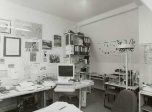Sächsische Landesbibliothek - Staats- und Universitätsbibliothek Dresden. Abteilung Datenverarbeitung. Raum des Referatsleiters Entwicklung (2. OG) : Dresden-Räcknitz, Mommsenstraße 7. Sächsische Landesbibliothek - Staats- und Universitätsbibliothek Dresden. Abteilung Datenverarbeitung. Raum des Referatsleiters Entwicklung (2. OG)