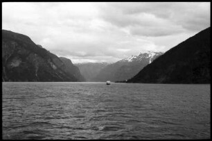 Sølsnes: Sognefjord, Eingang am Aurlandsfjord