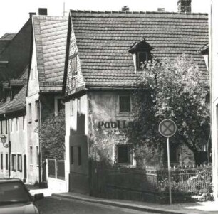 Colditz, Schulstraße 7. Wohnhaus (A. 19. Jh.). Straßenansicht mit Hausgarten