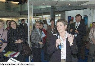 Präsentation an den Informationsständen im Foyer
