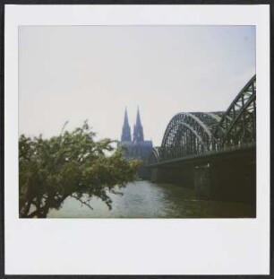 Blick auf die Hohenzollernbrücke und Kölner Dom
