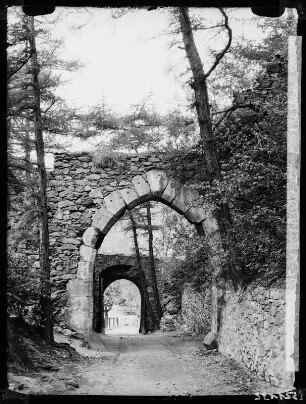 Graupen, Burgtor zur Rosenburg