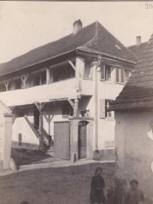 Wohnhaus, Hof