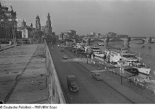 Dresden. Blick von der Brühlschen Terrasse auf Terrassenufer nach Westen