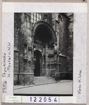 Prag: Teynkirche, Nordportal von Nordwesten