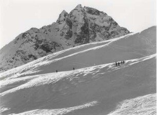 Blick über das Skigebiet des Piz Nair im Engadin