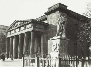 Berlin, Neue Wache : Berlin. Neue Wache. K. F. Schinkel. Front und Denkmal Gerhard von Scharnhorsts