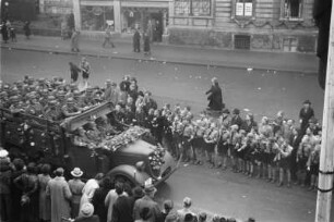 Militärparade : Militärparade der NSDAP, vermutlich in Wien