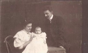 Familie mit Säugling