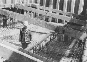 Bau des provisorischen Schlauchwehrs Hollerich/Lahn