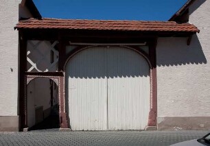Hüttenberger Tor; Linden, Kirchstraße 9