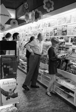Eröffnung der Buchhandlung Montanus in der Kaiserstraße 88