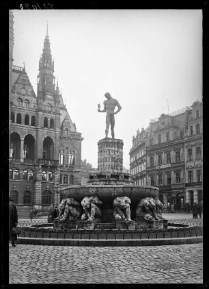 Reichenberg (Liberec/Tschechische Republik). Rathaus und Metzner-Brunnen