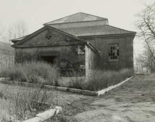Dresden-Neustadt, Tannenstraße / östlich Hans-Oster-Straße. Ehemalige Kaserne der Sowjetarmee. Dienstgebäude