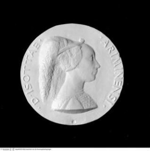 Medaille der Isotta degli Atti, Avers: Brustporträt im Profil mit eingeflochtenen Haaren nach rechts