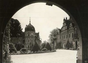 Schloss Schönfeld, Blick in den Schlosshof