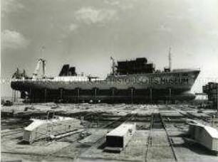 VEB Volkswerft Stralsund, Bau eines Supertrawlers