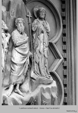 Türreliefs : Szenen Johannes' des Täufers : Johannes bezeugt Christus: Ecce Agnus Dei