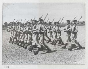 Englisches Militär. Englische Infanterie beim Exerzieren