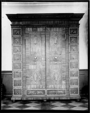 Kloster Lichtental Schrank mit Intarsien (18. Jahrhundert)
