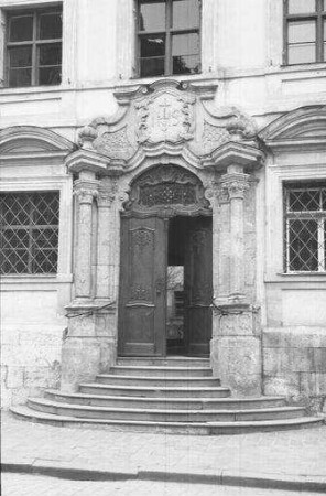 Dillingen: ehemaliges Universitätsgebäude, Portal