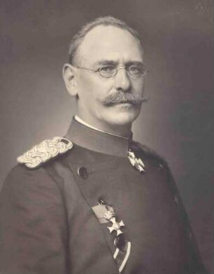 Freiherr Hugo von Lupin, Oberst und Kommandeur des Regiment von 1876-1885, Brustbild