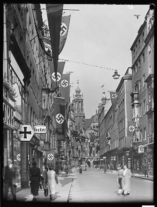 Dresden. Schloßstraße. Blick gegen das Georgentor nach Norden