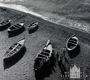 Italien. Provinz Salerno. Küste mit Fischerbooten bei Amalfi