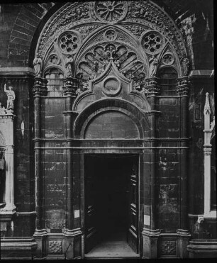 Florenz, Or San Michele, Inneres, Teil der plastischen Wandgestaltung an einer Innentür; Talenti, Simone