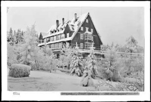 Oberbärenburg im Erzgebirge, Berghotel Friedrichshöhe mit Schnee (760 m)