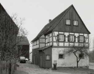 Reinhardtsdorf, Dreiseithof : Reinhardtsdorf-Schöna-Kleingießhübel. Dreiseithof. Rundweg 27. Bezeichnet 1829 (Wohnstallhaus). Nebengebäude. Straßenansicht