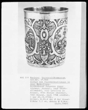 Becher mit Tierdarstellungen