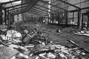 Großbrand im Ausstellungszelt der Camping-Ausstellung des Kaufhauses Hertie