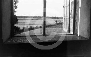 Blick aus einem Fenster in Karmelhof