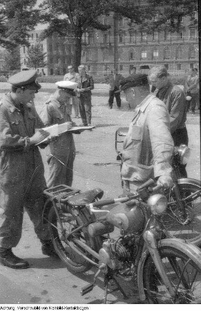 Dresden. Volkspolizei: Ausstellung Staatssicherheit - Verkehrskontrollen, 1958/60