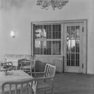 Innenraum Gasthaus : Oberlausitz. Unbekannter Ort. Gebäude, Innenraum eines Gastraumes