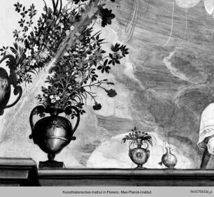 Wand- und Deckendekoration : Wappen der Medici mit Vögeln und Frauen an einer Balustrade