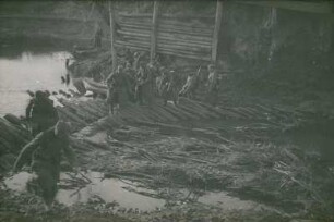Zweiter Weltkrieg. Frontbilder. Sowjetunion. Infanteristen, wohl beim Stellungswechsel
