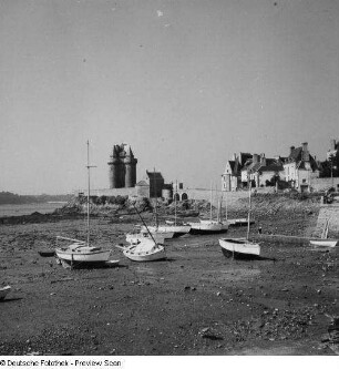Saint-Servan, Segelboote bei Ebbe