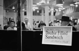 Self-service Restaurant nahe Leicester Square